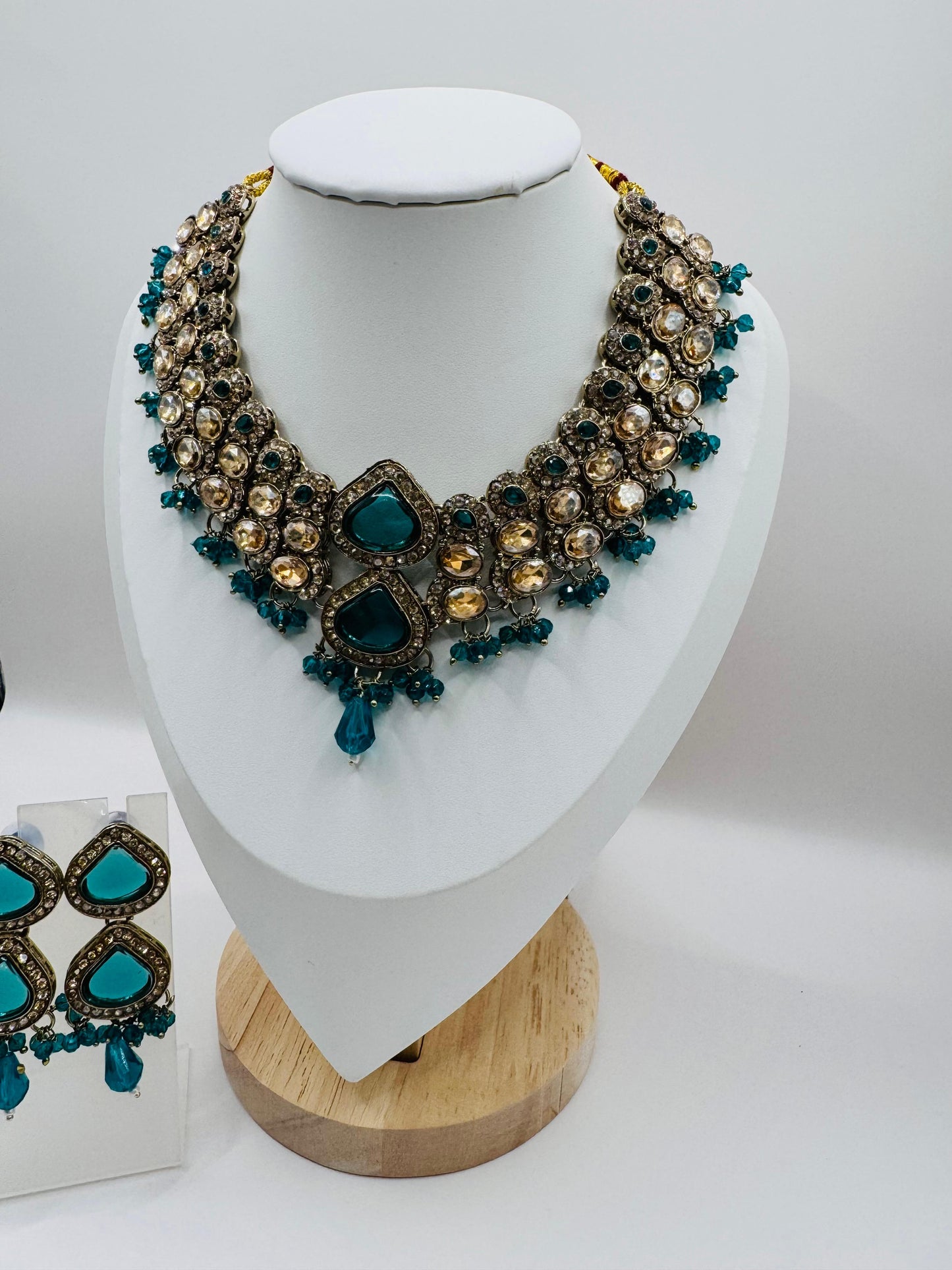 Antique Gold Kundan Necklace Set with Teal Stones