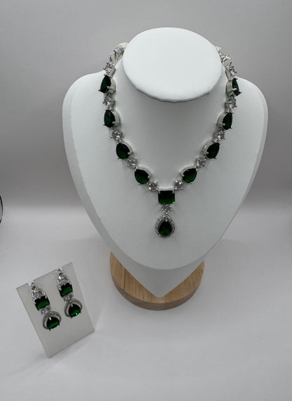 Dark Green Royal Premium Jewelry – Elegant High-Quality Statement Piece