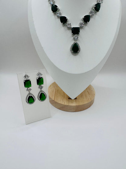 Dark Green Royal Premium Jewelry – Elegant High-Quality Statement Piece