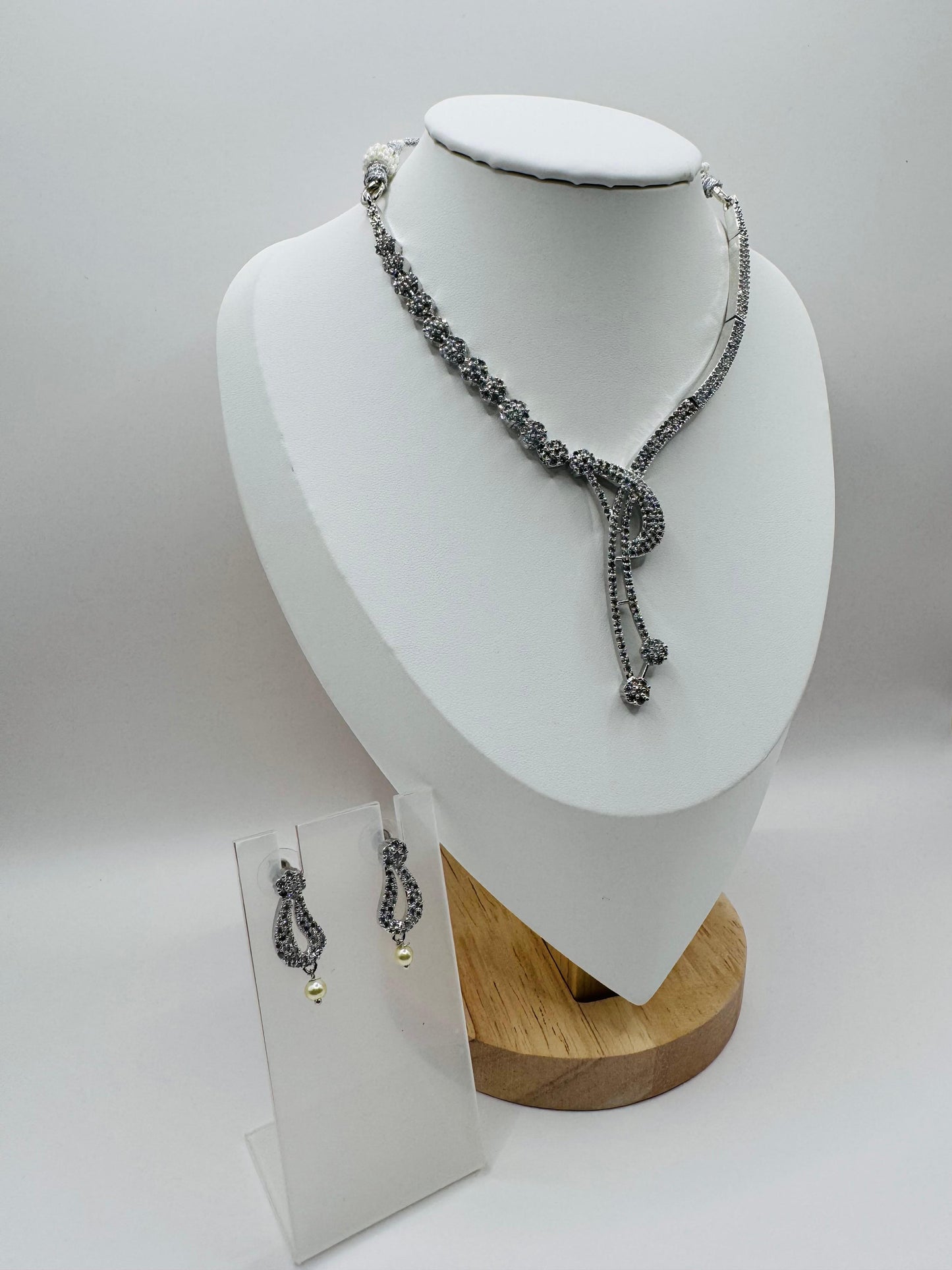 Silver-Toned Crystal Knot Necklace Set – Elegant Necklace & Earring Combo