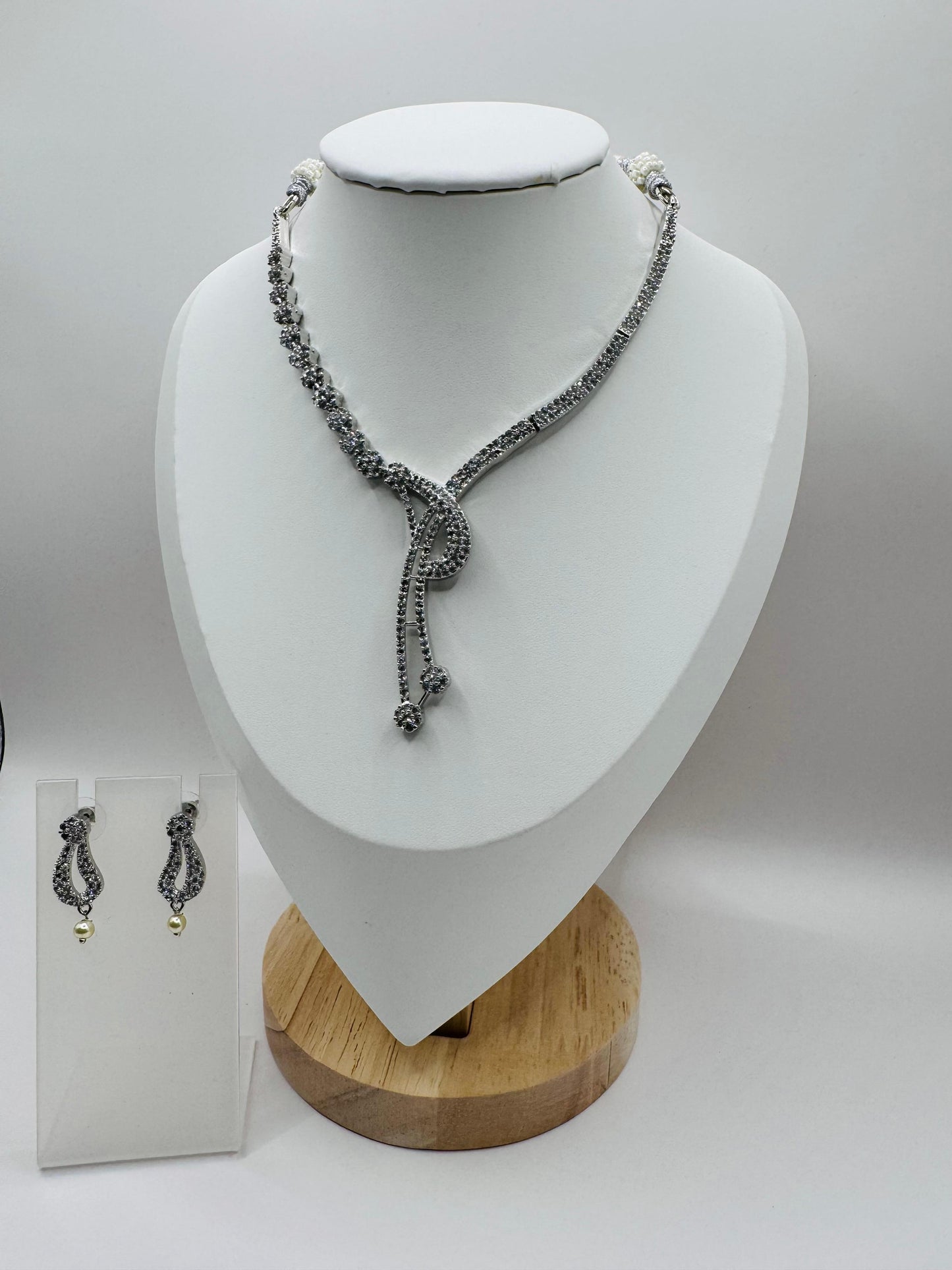Silver-Toned Crystal Knot Necklace Set – Elegant Necklace & Earring Combo